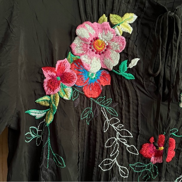 Johnny Was Floral Embroidered Peasant Blouse Lightweight Boho Cottagecore - Picture 4 of 16